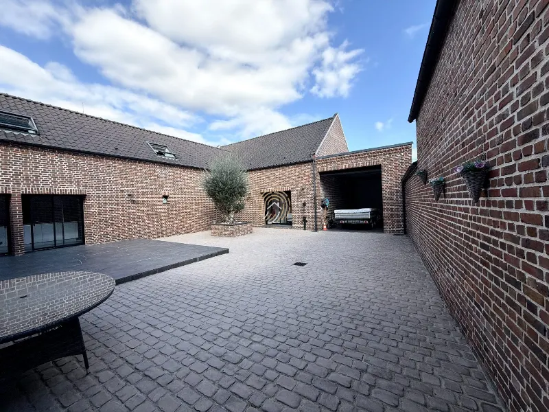 ENSEMBLE IMMOBILIER DE 430 M² AVEC BUREAUX, DÉPENDANCES ET STATIONNEMENTS — photo 8