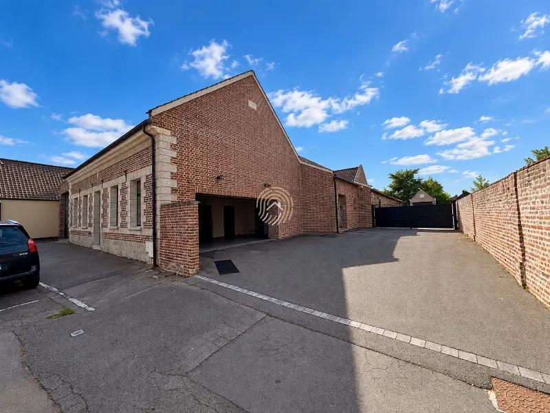 ENSEMBLE IMMOBILIER DE 430 M² AVEC BUREAUX, DÉPENDANCES ET STATIONNEMENTS — photo 6