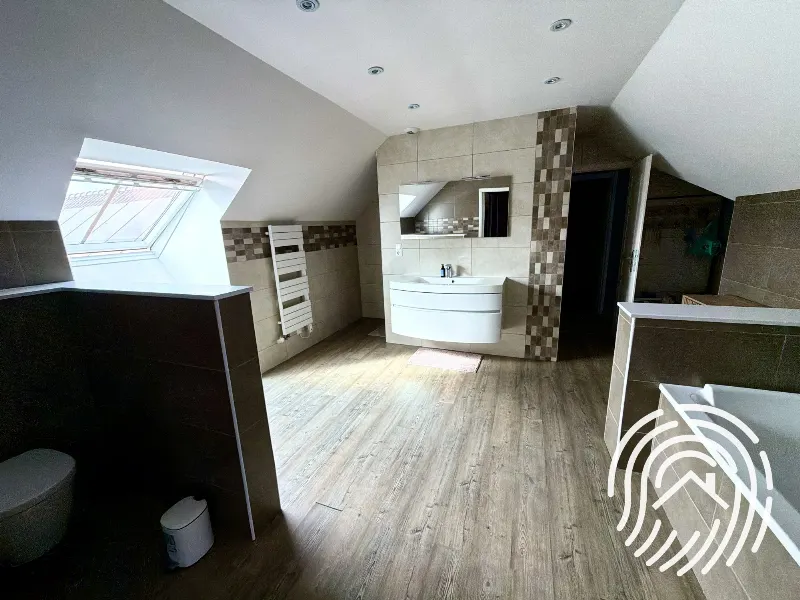Ensemble immobilier de 430 m² avec bureaux, dépendances et stationnements — photo 18