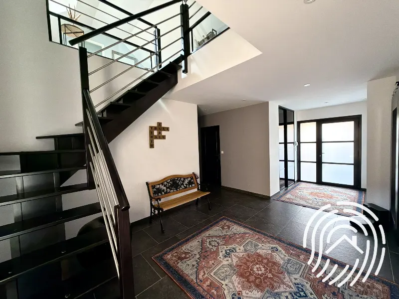 Ensemble immobilier de 430 m² avec bureaux, dépendances et stationnements — photo 10