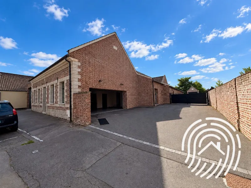 Ensemble immobilier de 430 m² avec bureaux, dépendances et stationnements — photo 6