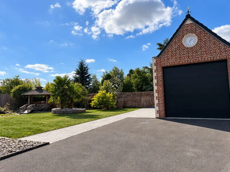 ENSEMBLE IMMOBILIER DE 430 M² AVEC BUREAUX, DÉPENDANCES ET STATIONNEMENTS — photo 5