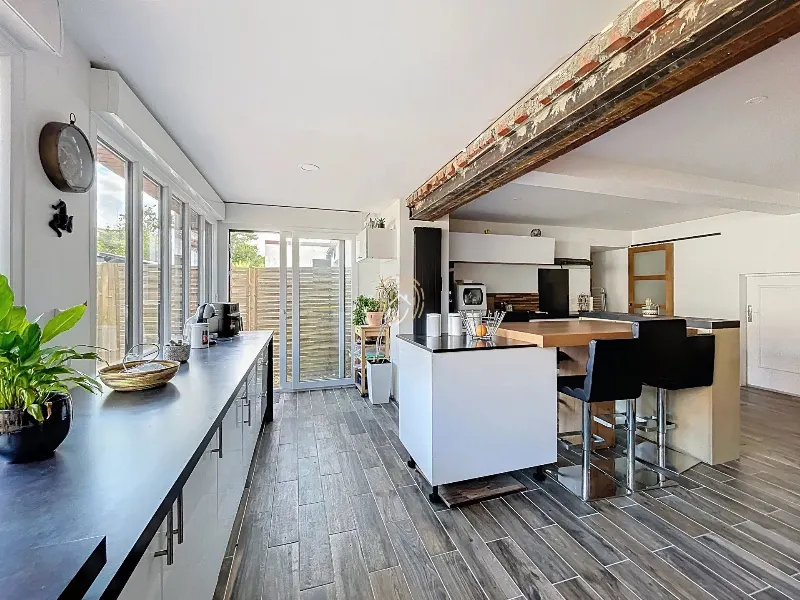 Ancienne ferme de caractère sur 2 700 m²