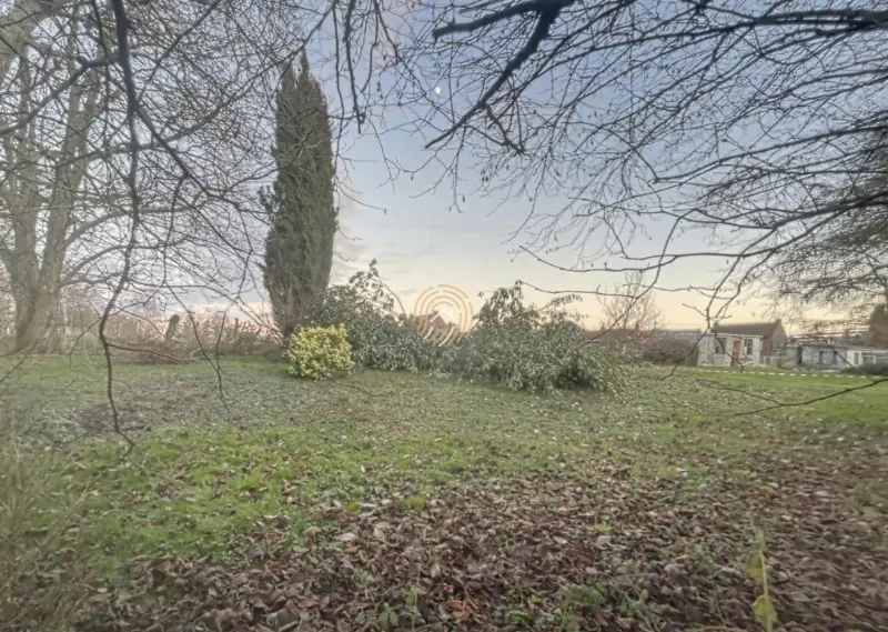 Terrain viabilisé au cœur du village