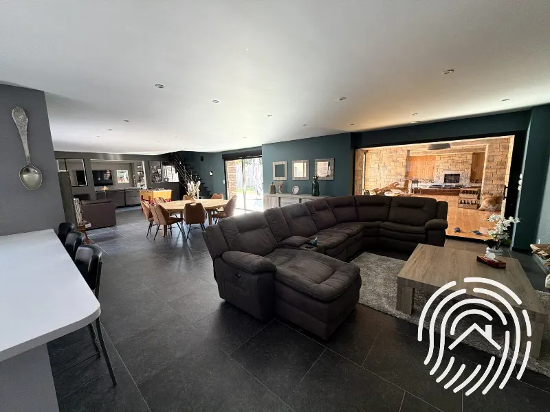 Ensemble immobilier de 430 m² avec bureaux, dépendances et stationnements — photo 12