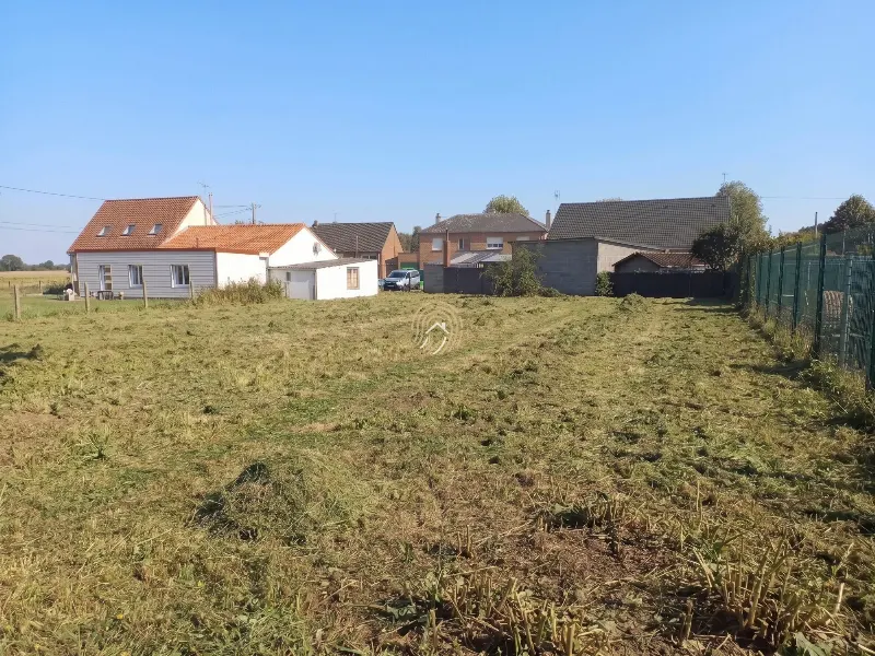 Terrain constructible de 783 m² au calme