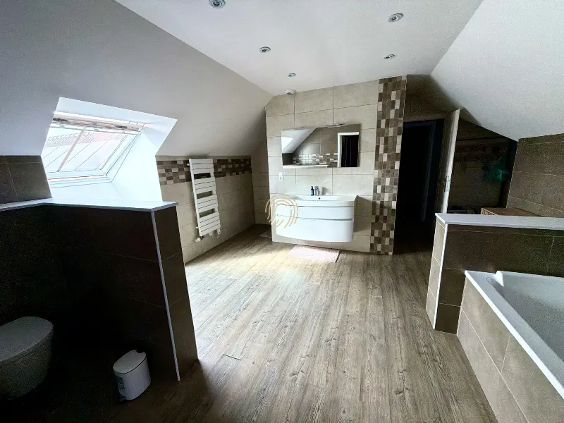 ENSEMBLE IMMOBILIER DE 430 M² AVEC BUREAUX, DÉPENDANCES ET STATIONNEMENTS — photo 18