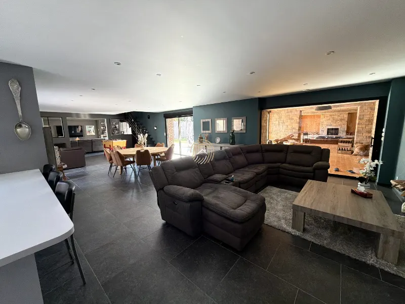 ENSEMBLE IMMOBILIER DE 430 M² AVEC BUREAUX, DÉPENDANCES ET STATIONNEMENTS — photo 12
