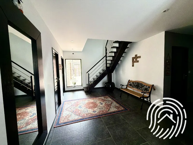 Ensemble immobilier de 430 m² avec bureaux, dépendances et stationnements — photo 11