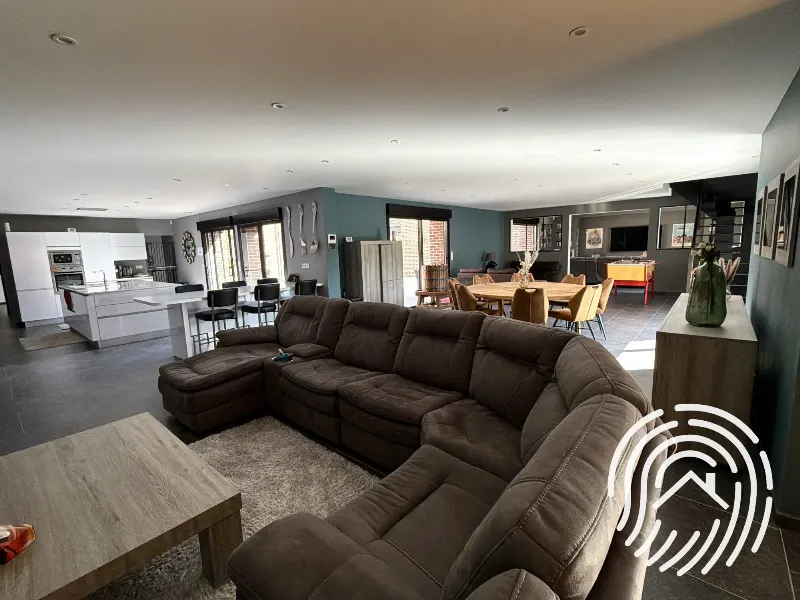 Ensemble immobilier de 430 m² avec bureaux, dépendances et stationnements — photo 13