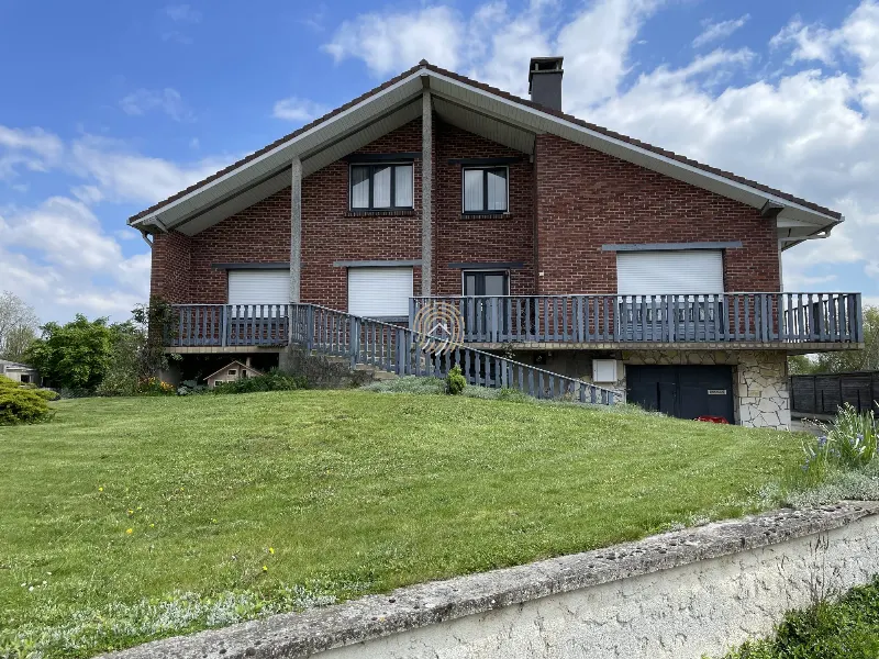 Maison familiale sur vaste terrain