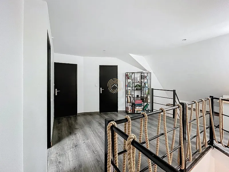 Semi plain-pied rénové aux beaux volumes — photo 13