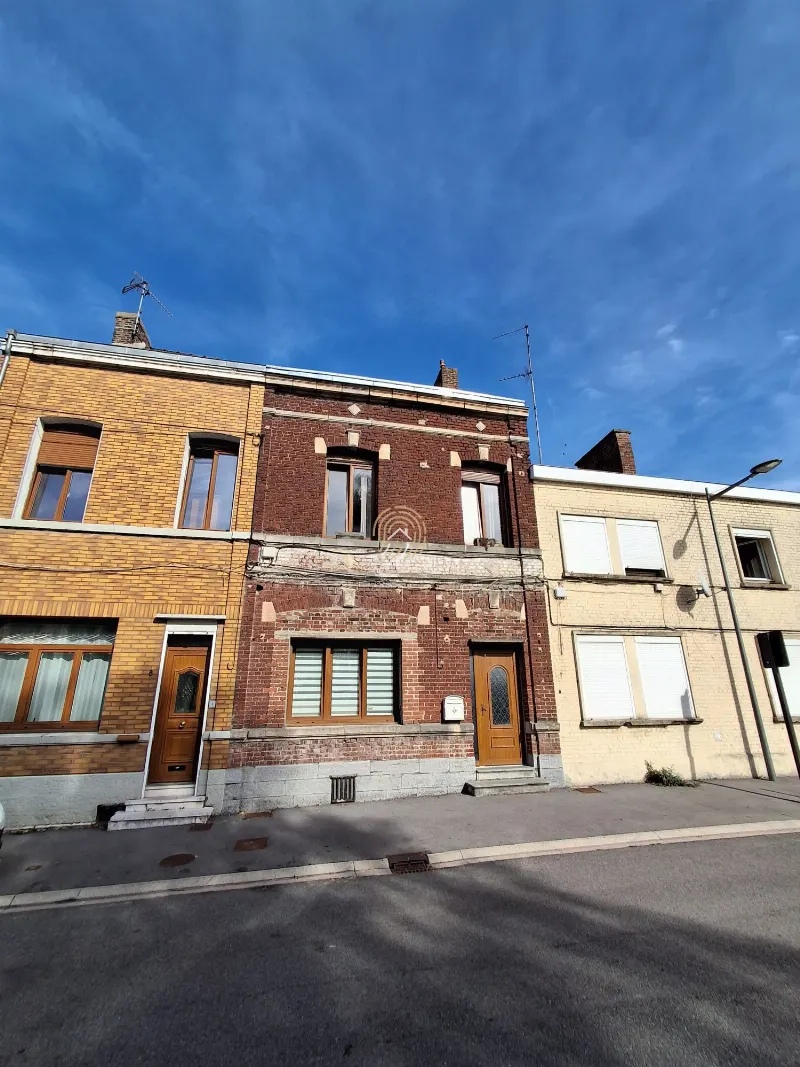 Maison de ville avec fort potentiel – 159 m² - 5 chambres – Proche centre-ville